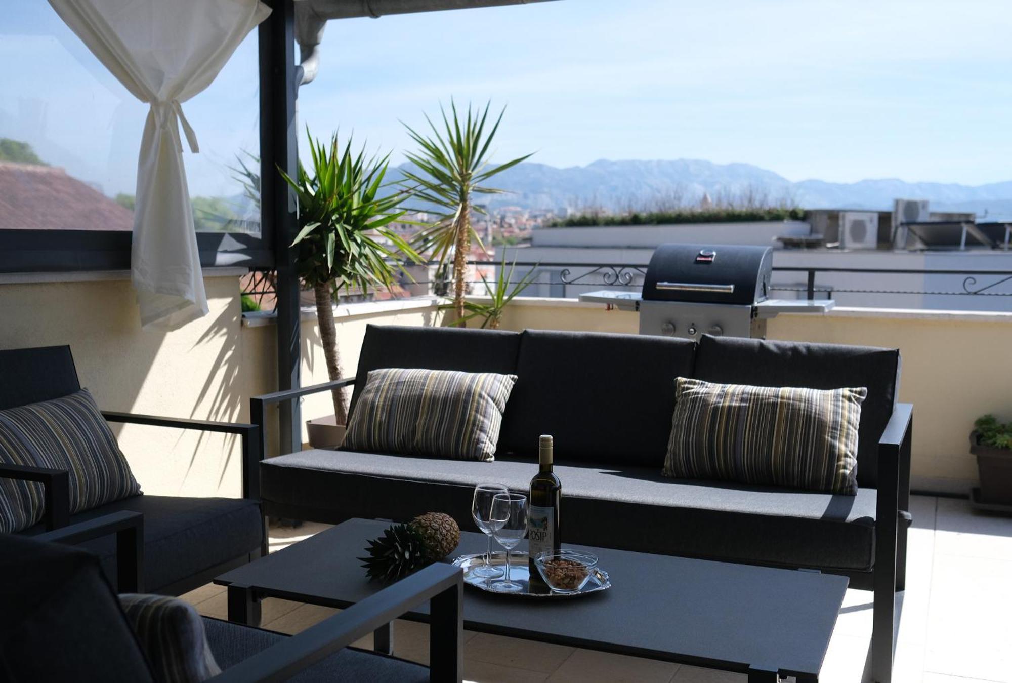 Prime Location Penthouse Apt With A Large Terrace سبليت المظهر الخارجي الصورة